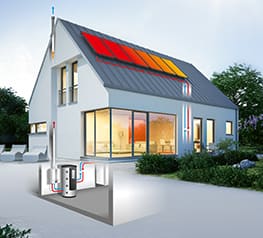 Haus mit Solarkollektoren auf dem Dach